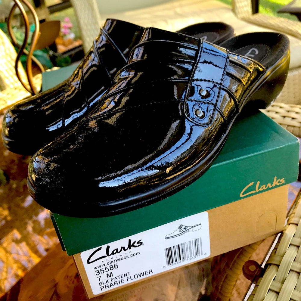 NEW - CLARKS BLACK PATENT LEATHER- SIZE 7M -WOMENS